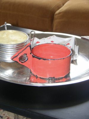 TRIANGLE MUG: RED 6 oz